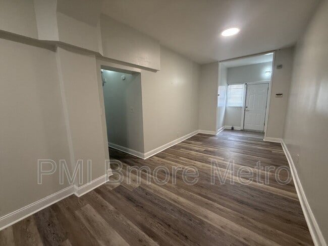 Building Photo - 3201 Ailsa Ave