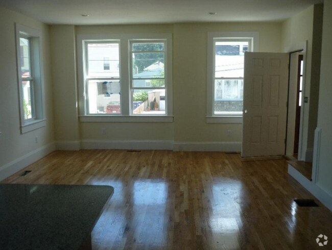 Building Photo - 6 Larose Pl Unit 2 Rental