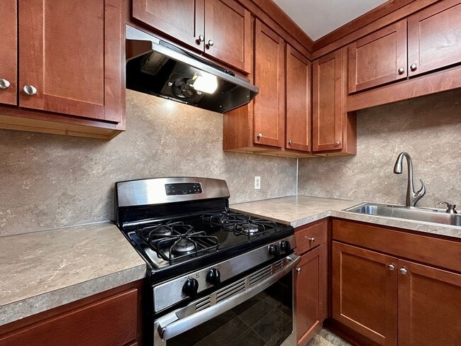 Photo - Cresent NE Apartments Unit #4