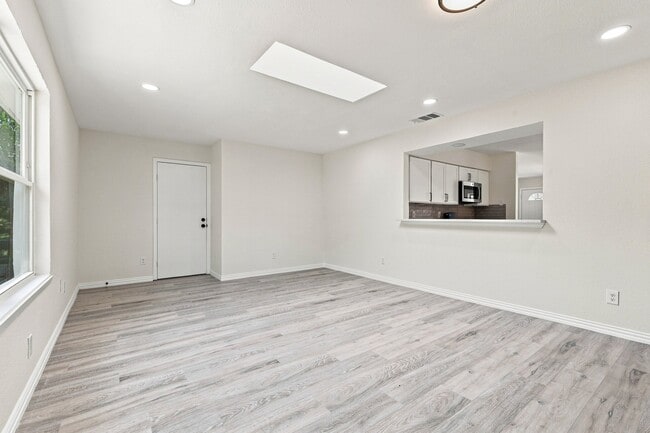 4BR/2.0BA Single Family - Dallas