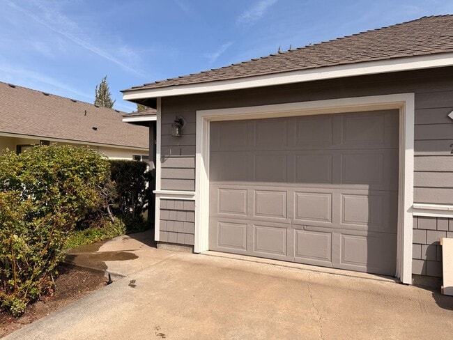 Photo - 2 Bedroom, 2 Bathroom Duplex in NE Bend – Available Late May