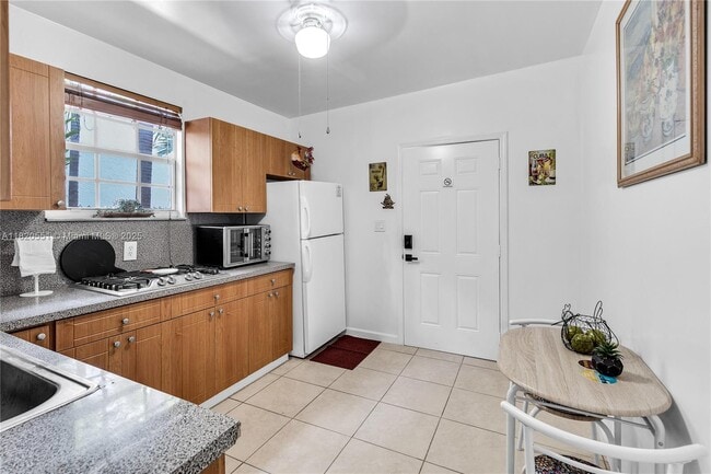Photo - 1828 SW 6th St Unit 1