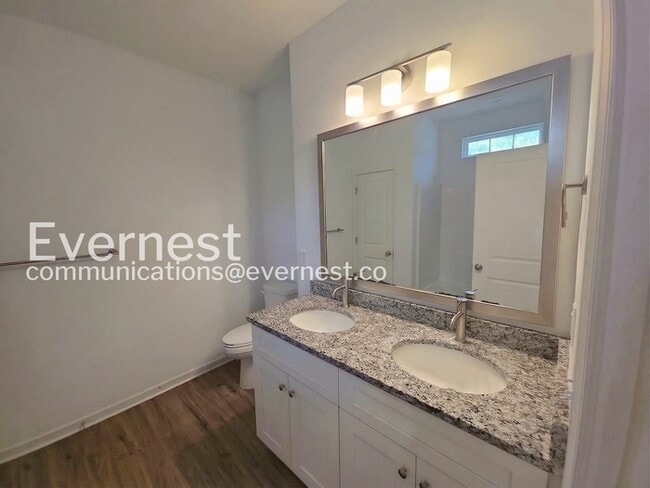 Photo - 225 Tanner St