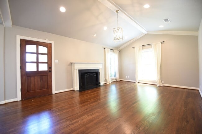 Photo - Walk to Inwood Village! Charming 3 bed 3 bath Devonshire Cottage