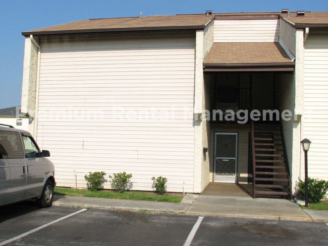 Building Photo - One Bedroom with balcony.