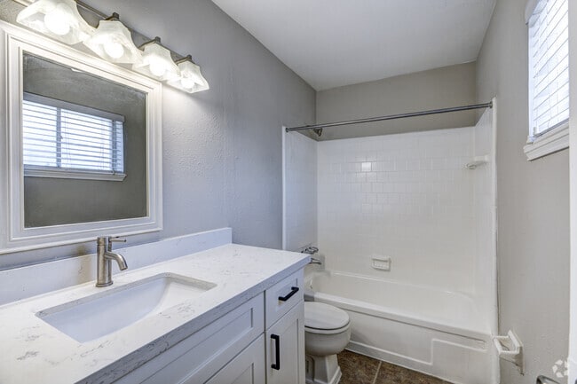 3BR, 2BA - 1,300SF - Primary Bathroom