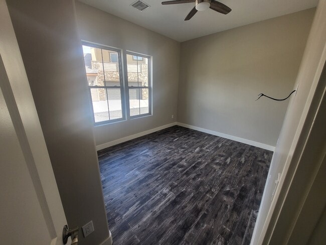 Photo - 1367 Harker Ct