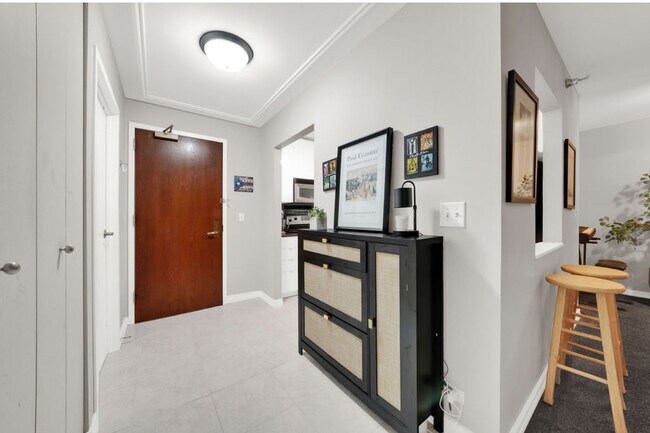 Photo - 401 E Ontario St