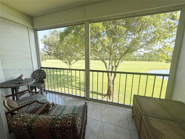 Building Photo - 9820 S Hollybrook Lake Dr Unit 202 Rental