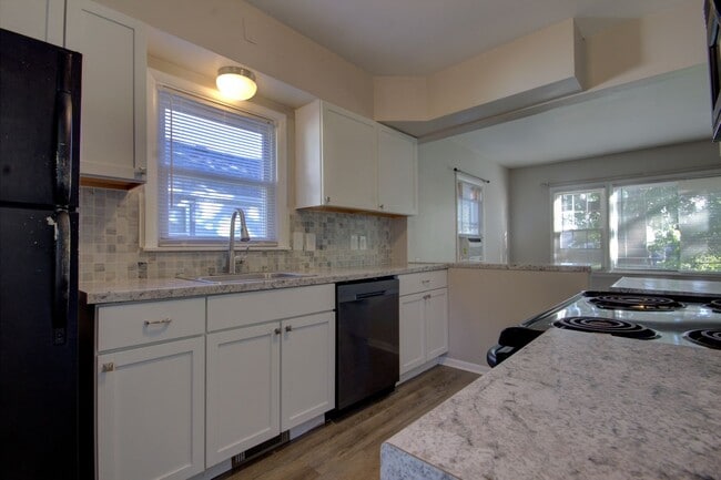 Photo - 2 Bed Bettendorf Home