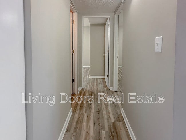 Photo - 4717 Gladstone St