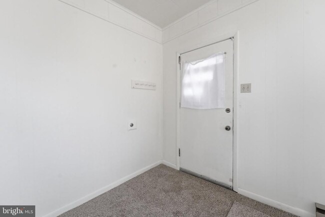 Building Photo - 815 N Maple Ave