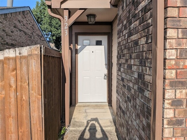 Photo - 323 Teakwood Ln