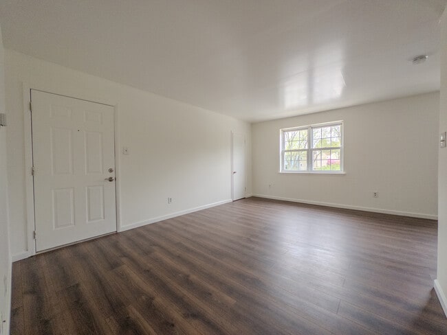 Whiteland_B3_005 - Whiteland Ave Apartments