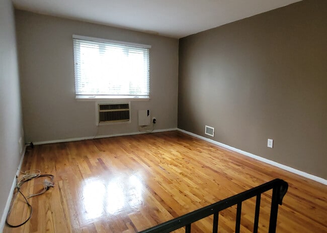 Building Photo - 31 Devens St Unit Side