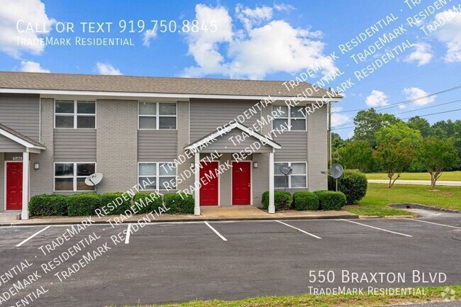 Building Photo - Newly Remodeled, Luxurious Townhouse