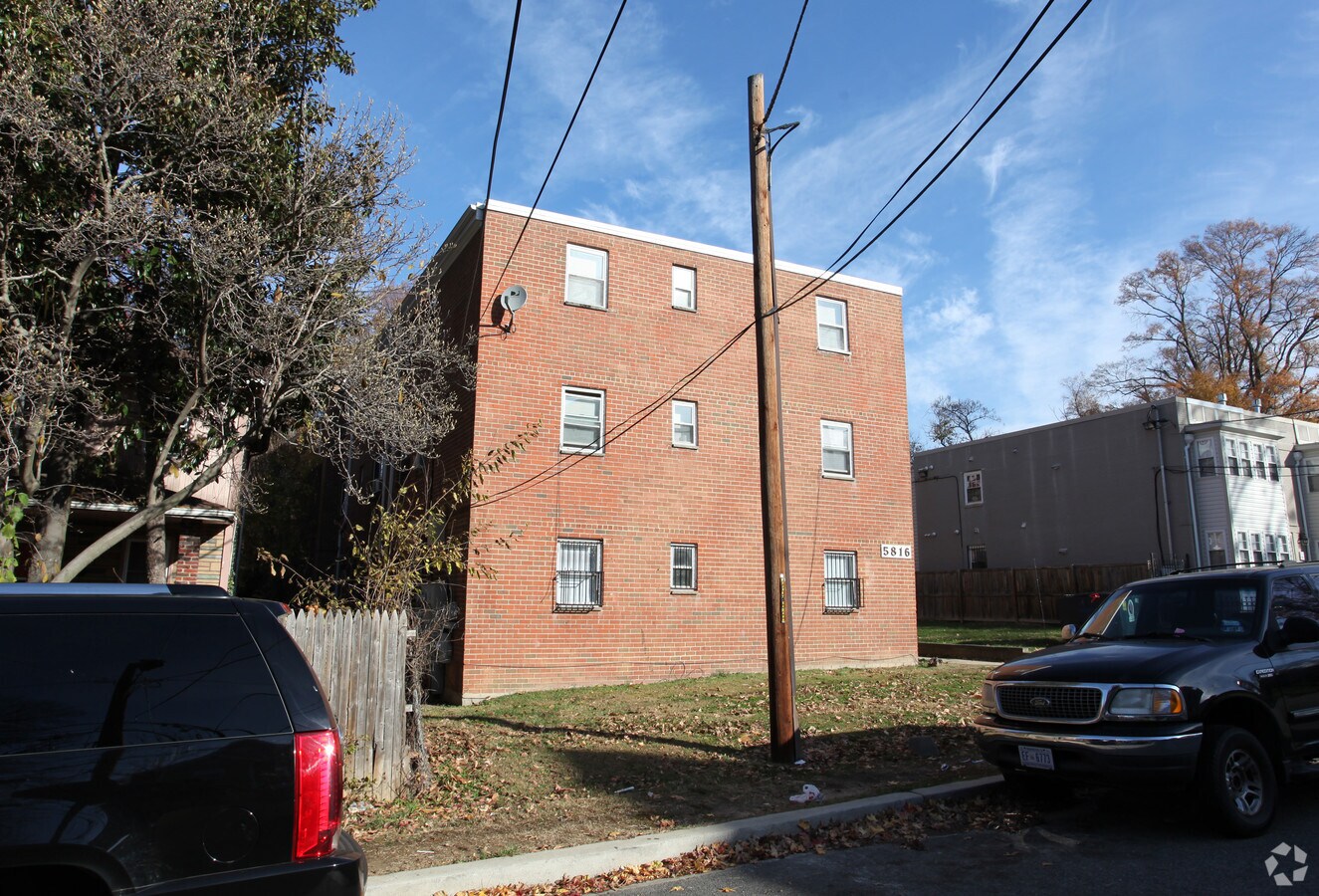 Photo - 5816 Foote St NE