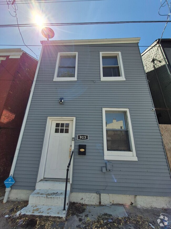 Building Photo - Only 4-bedroom 3 bathrooms in the area! Rental