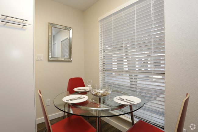 1BR-1BA 700sf