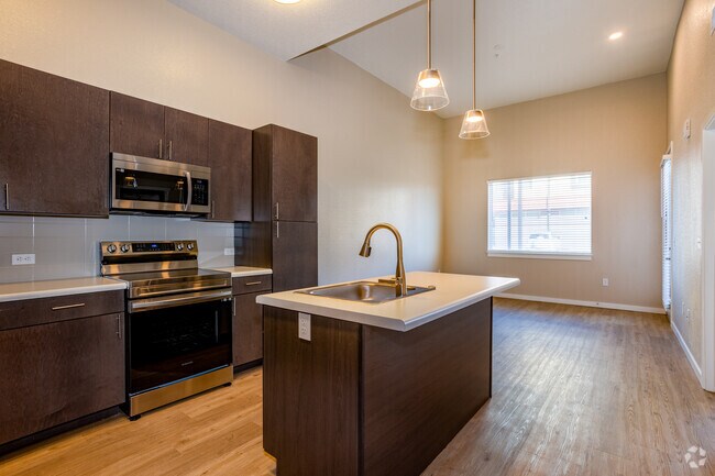 1BR, 1BA - 623SF