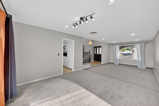 Photo - 389 Summer Creek Ct