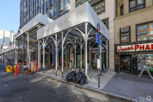 214 W 72nd St New York, NY 10023 - Parker West