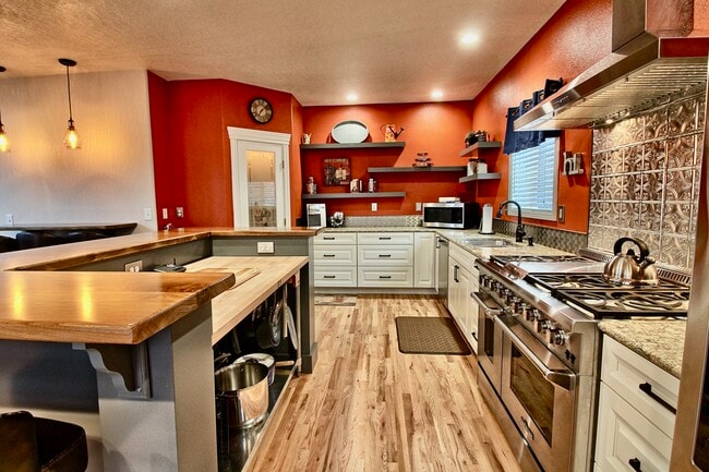 Cocina - 528 E Knoll Dr