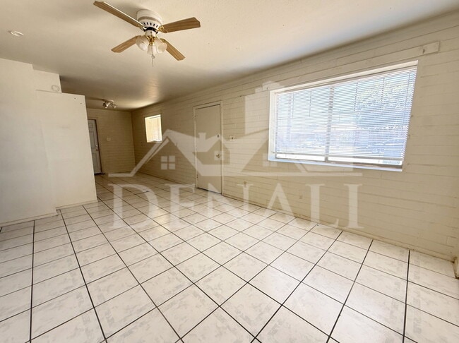 2232 E Burgess Ln