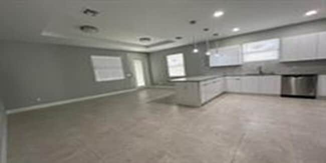 Photo - 227 N E St