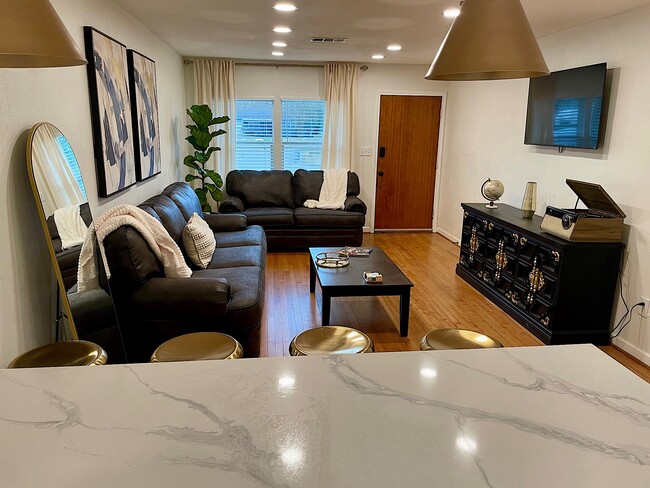 Photo - 4814 Holloway Dr