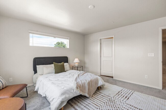 Photo - Available Now - Newer end unit townhome: 3...