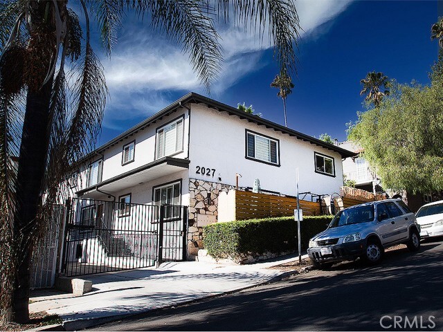 Building Photo - 2027 Vista Del Mar Ave Unit 5