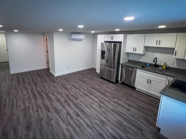 Building Photo - 8848 Daisy View Ln