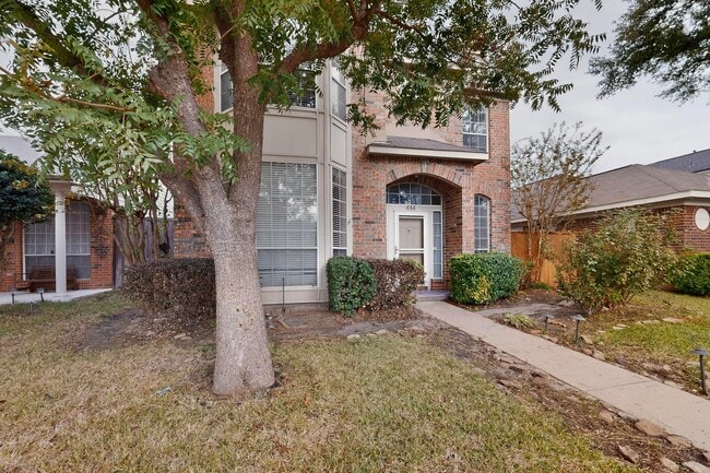 Photo - 636 Raintree Cir