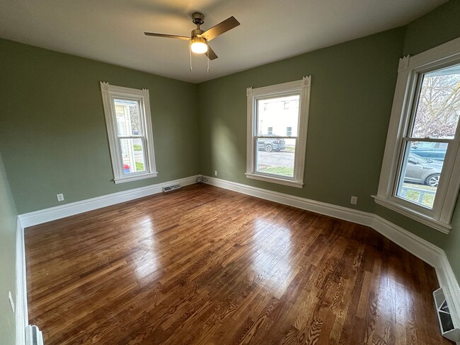 Photo - 824 Fifth NW