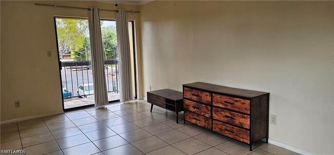 Building Photo - 2865 Winkler Ave Unit 416