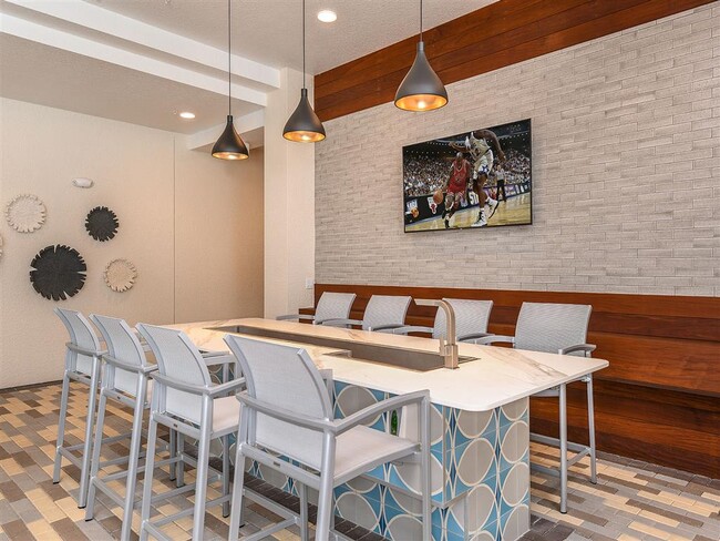 Photo - 568 Dr Martin Luther King Jr St S Unit 307