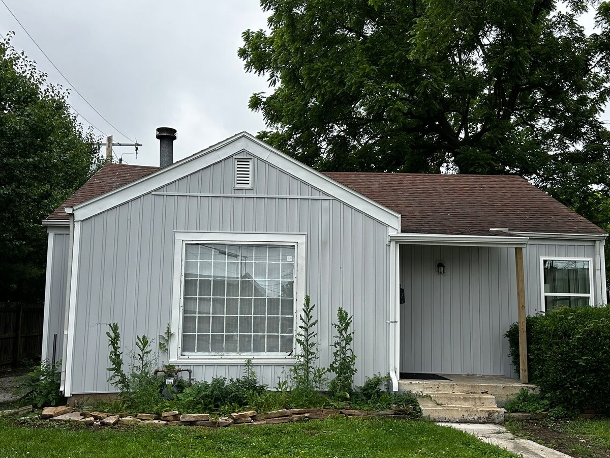 Cute 2 bedroom bungalow next to MSU - Cute 2 bedroom bungalow next to MSU House