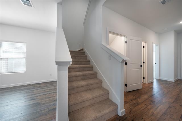 Photo - 2217 Maple Cir