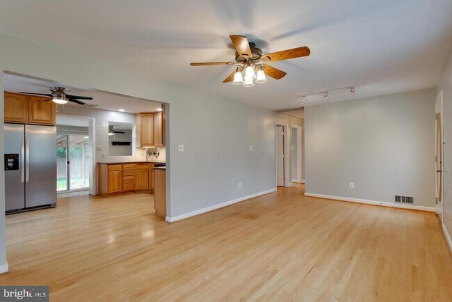 Photo - 5834 Pratt St