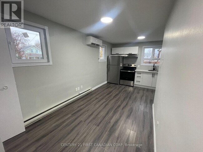 Photo - 292 Simcoe St