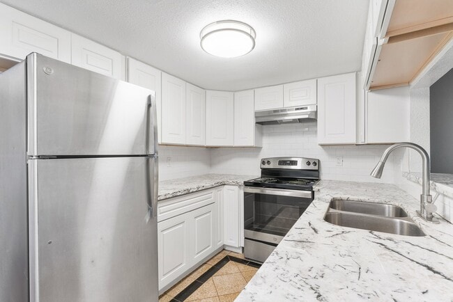 Photo - 14814 Perthshire Rd