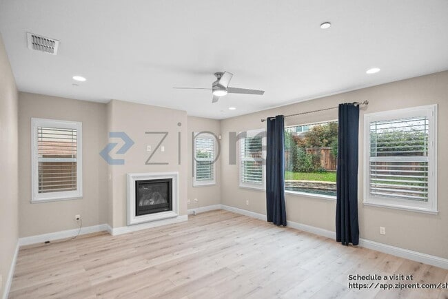 Photo - 1726 Hummingbird Way