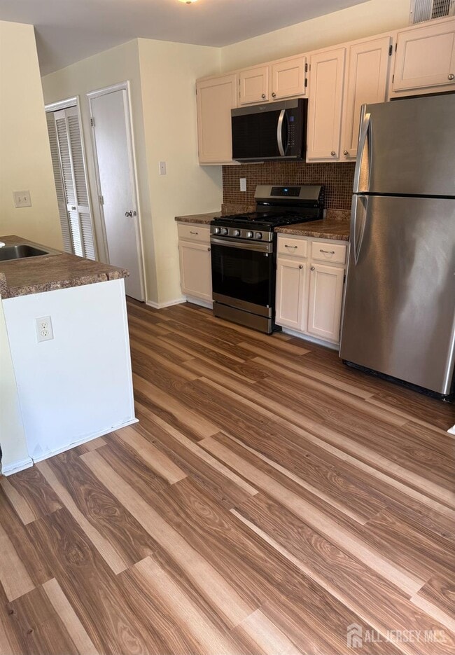 Photo - 813 Plymouth Rd