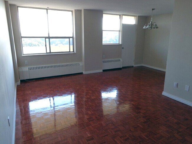 Photo - 2460-2500 Keele Street