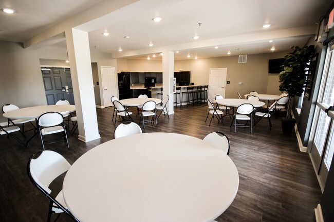 Riverside Villa Apartments - Riverside Villa Apartments