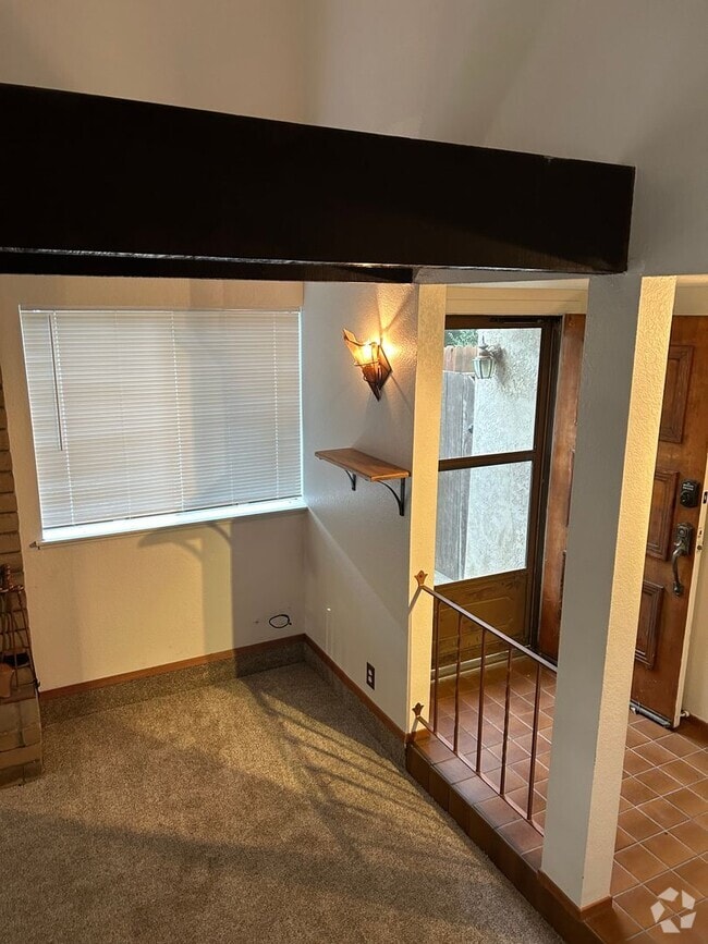 Building Photo - 2901-2903l Unit 2901l Rental