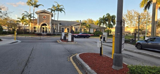 Building Photo - 5818 Hampton Hills Blvd