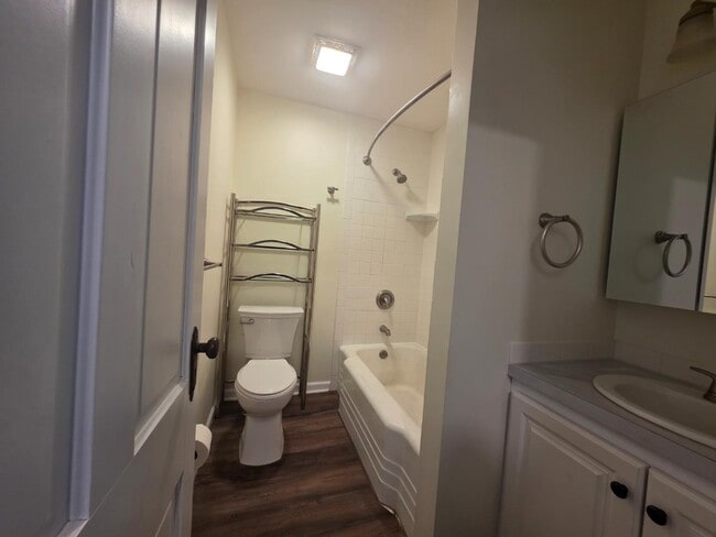 Photo - 152 8th St NW