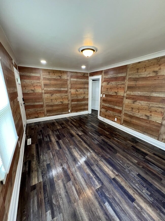 ENTRADA AL SALÓN - 905 N Layton Ave